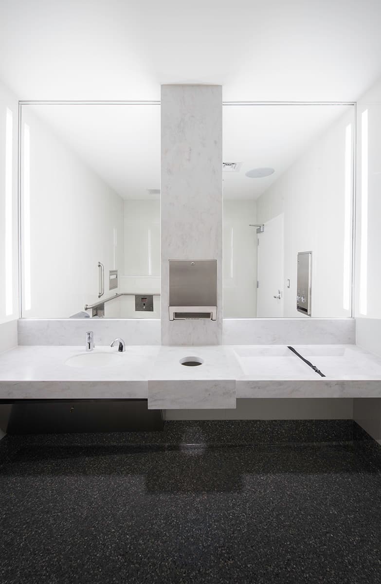 Charleston International Airport – image